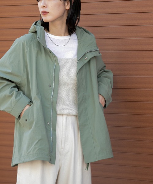 FORK&SPOON(フォークアンドスプーン)の「FORK&SPOON 撥水ショートマウンテンパーカー(マウンテンパーカー・レディース・ホワイト系その他/カーキ・1)」の15枚目の写真