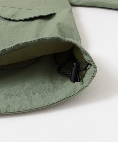 FORK&SPOON(フォークアンドスプーン)の「FORK&SPOON 撥水ショートマウンテンパーカー(マウンテンパーカー・レディース・ホワイト系その他/カーキ・1)」の11枚目の写真