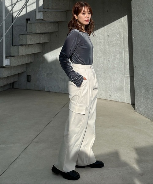 feepur（フェピュール）の「スリータックカーゴパンツ（カーゴパンツ・レディース・チャコールグレー/アイボリー/カーキ・SMALL/MEDIUM）」の6枚目の写真