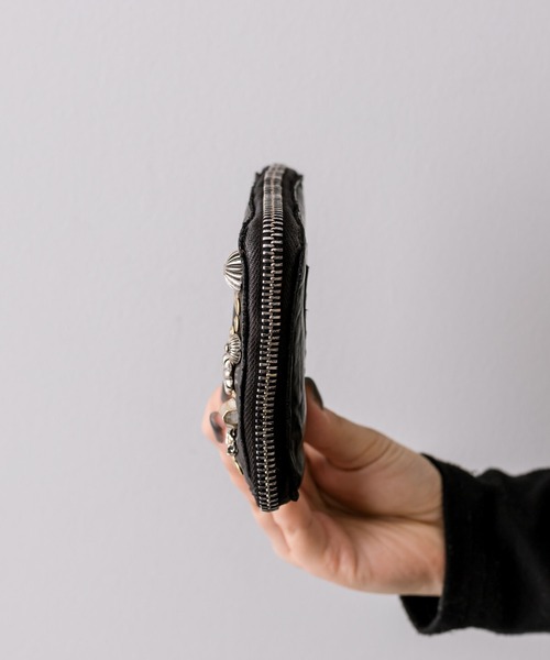 CAMPOMAGGI（カンポマッジ）の「【CAMPOMAGGI(カンポマッジ)】《牛革》ear別注スタッズ折り財布（財布・レディース・ブラック・FREE）」の6枚目の写真