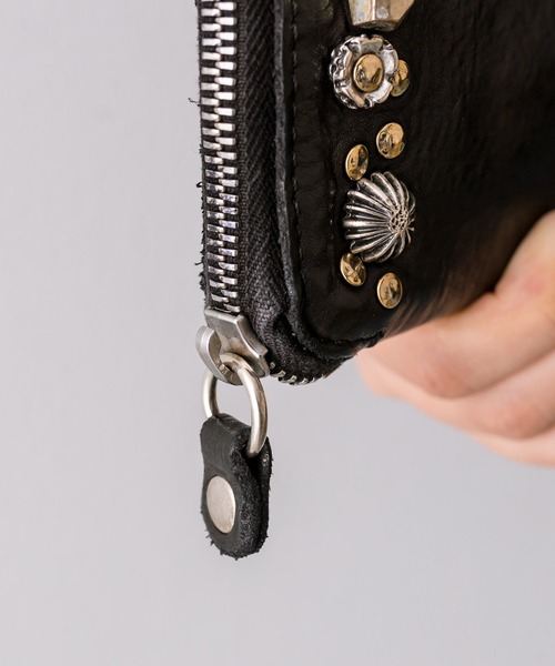 CAMPOMAGGI（カンポマッジ）の「【CAMPOMAGGI(カンポマッジ)】《牛革》ear別注スタッズ折り財布（財布・レディース・ブラック・FREE）」の4枚目の写真