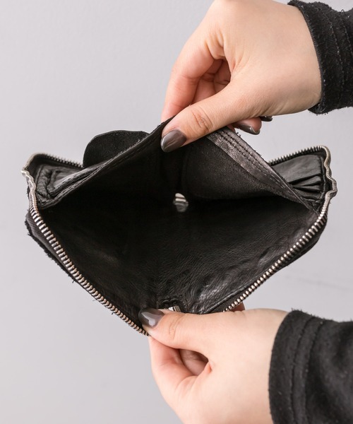 CAMPOMAGGI（カンポマッジ）の「【CAMPOMAGGI(カンポマッジ)】《牛革》ear別注スタッズ折り財布（財布・レディース・ブラック・FREE）」の2枚目の写真