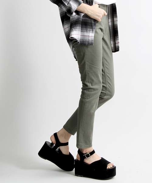 WEGO（ウィゴー）の「WEGO/ハイライズスリムスキニーパンツ（その他パンツ・レディース・アイボリー/カーキ/ワイン/ブラック・SMALL/MEDIUM/LARGE）」の3枚目の写真