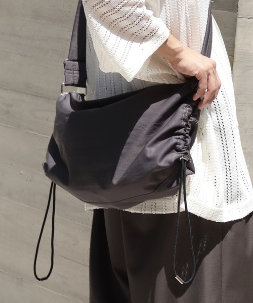 welise（ウェライズ）の「【welise/ウェライズ】HQヘビーナイロン ダブルギャザーストリングショルダーバッグ（ショルダーバッグ・メンズ・ブラック/チャコールグレー・FREE）」の9枚目の写真