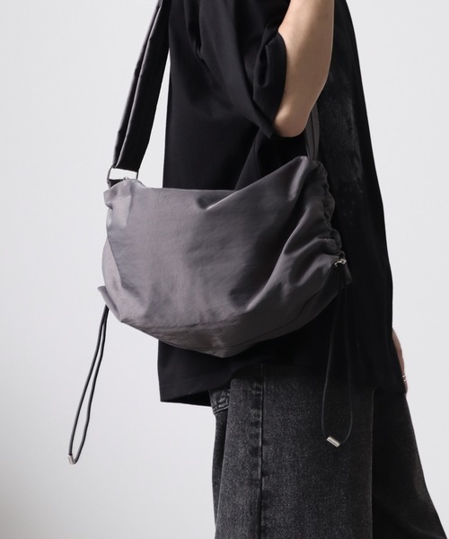 welise（ウェライズ）の「【welise/ウェライズ】HQヘビーナイロン ダブルギャザーストリングショルダーバッグ（ショルダーバッグ・メンズ・ブラック/チャコールグレー・FREE）」の11枚目の写真