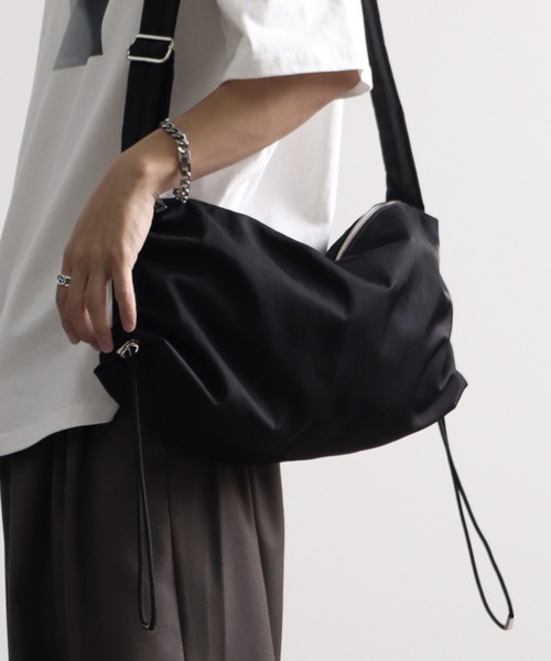 welise（ウェライズ）の「【welise/ウェライズ】HQヘビーナイロン ダブルギャザーストリングショルダーバッグ（ショルダーバッグ・メンズ・ブラック/チャコールグレー・FREE）」の5枚目の写真