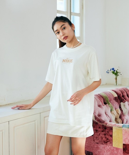 NIKE（ナイキ）の「ナイキ スポーツウェア エッセンシャル ウィメンズ Tシャツ / Nike Sportswear Essential Women's T-Shirt＜XS-2XL 展開＞（Tシャツ/カットソー・レディース・パープル系その他/クリーム・L/M/S/XS/XL/2XL）」の15枚目の写真