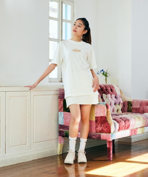 NIKE（ナイキ）の「ナイキ スポーツウェア エッセンシャル ウィメンズ Tシャツ / Nike Sportswear Essential Women's T-Shirt＜XS-2XL 展開＞（Tシャツ/カットソー・レディース・パープル系その他/クリーム・L/M/S/XS/XL/2XL）」の16枚目の写真