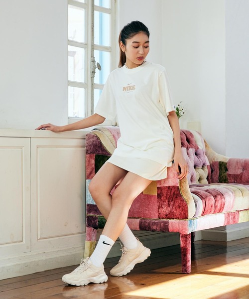 NIKE（ナイキ）の「ナイキ スポーツウェア エッセンシャル ウィメンズ Tシャツ / Nike Sportswear Essential Women's T-Shirt＜XS-2XL 展開＞（Tシャツ/カットソー・レディース・パープル系その他/クリーム・L/M/S/XS/XL/2XL）」の3枚目の写真