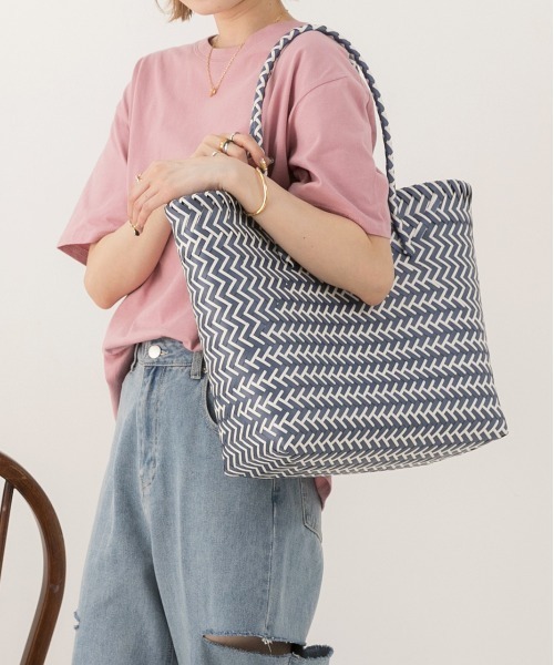 ad thie(アドティエ)の「2サイズ・マルチカラー パサールバッグ(トートバッグ・レディース・サックスブルー系/ブラック×ホワイト/イエロー系1/ブルー系/ブラック系/イエロー系2/ネイビー系/グレー系・MEDIUM/LARGE)」の9枚目の写真