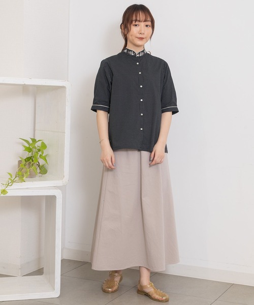 POU DOU DOU（プードゥドゥ）の「＜WEB限定＞スタンドカラーフラワー刺繍5分袖ブラウス（シャツ/ブラウス・レディース・オフホワイト/ブラック・3）」の7枚目の写真