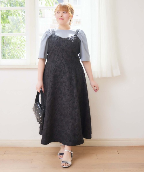 u plume(ユープリュム)の「ふくれジャガード花柄キャミソールワンピース(ワンピース・レディース・ブラック/ベージュ・LL/3L/4L)」の4枚目の写真