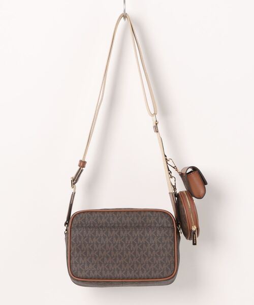 MICHAEL KORS(マイケルコース)の「JET SET ITEM クロスボディ ウィズ テックアタッチ ミディアム - MKシグネチャー(ショルダーバッグ・レディース・ブラウン・FREE)」の2枚目の写真