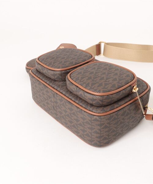 MICHAEL KORS(マイケルコース)の「JET SET ITEM クロスボディ ウィズ テックアタッチ ミディアム - MKシグネチャー(ショルダーバッグ・レディース・ブラウン・FREE)」の3枚目の写真