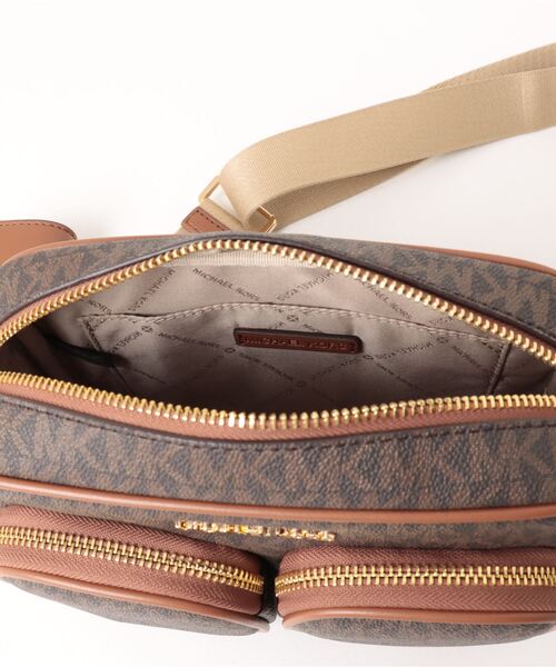 MICHAEL KORS(マイケルコース)の「JET SET ITEM クロスボディ ウィズ テックアタッチ ミディアム - MKシグネチャー(ショルダーバッグ・レディース・ブラウン・FREE)」の4枚目の写真