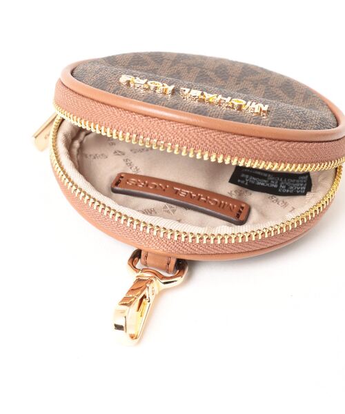 MICHAEL KORS(マイケルコース)の「JET SET ITEM クロスボディ ウィズ テックアタッチ ミディアム - MKシグネチャー(ショルダーバッグ・レディース・ブラウン・FREE)」の6枚目の写真