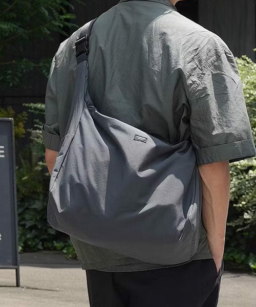 STANDARD SUPPLY（スタンダードサプライ）の「スタンダードサプライ / SIMPLICITY シンプリシティ / 2DAY SHOULDER 2デイショルダー（ショルダーバッグ・レディース・チャコールグレー/ブラック/グレー/サンドベージュ/ダークパープル/モカ/ダークネイビー・FREE）」の3枚目の写真