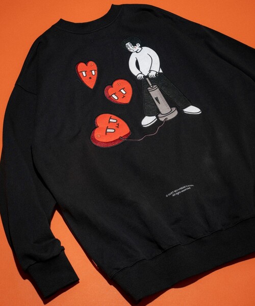 FREAK'S STORE（フリークスストア）の「Kurt Wu/カート ウー 別注 風船BOY CREW 刺繍 SWEAT/刺繍デザイン クルーネックスウェット（スウェット・メンズ・ブラウン/グレー/ホワイト/ブラック・X-LARGE/LARGE/MEDIUM）」の2枚目の写真