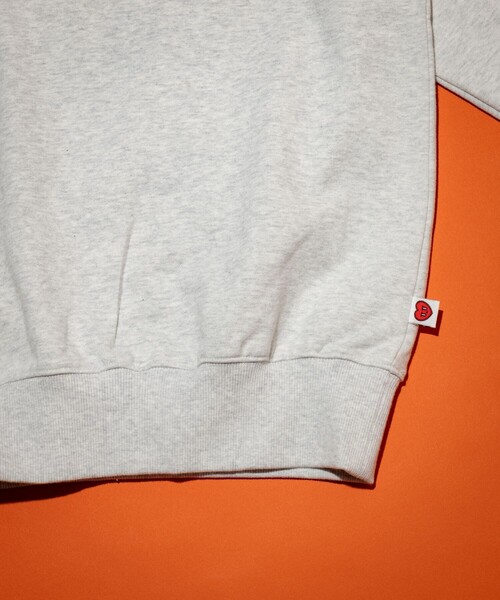 FREAK'S STORE（フリークスストア）の「Kurt Wu/カート ウー 別注 風船BOY CREW 刺繍 SWEAT/刺繍デザイン クルーネックスウェット（スウェット・メンズ・ブラウン/グレー/ホワイト/ブラック・X-LARGE/LARGE/MEDIUM）」の9枚目の写真