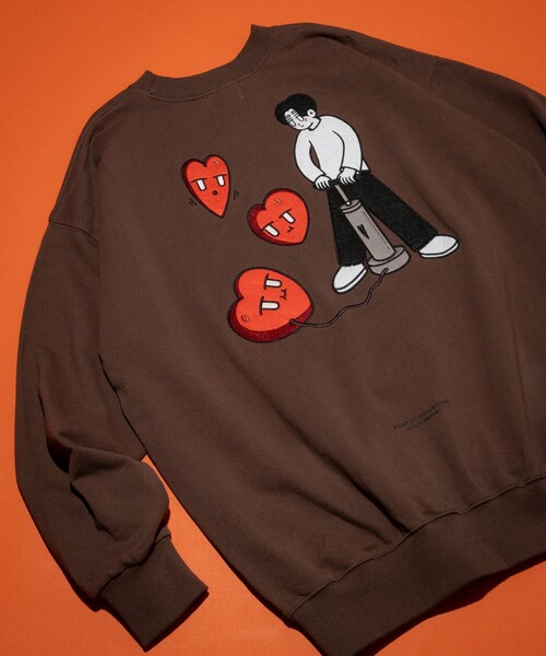 FREAK'S STORE（フリークスストア）の「Kurt Wu/カート ウー 別注 風船BOY CREW 刺繍 SWEAT/刺繍デザイン クルーネックスウェット（スウェット・メンズ・ブラウン/グレー/ホワイト/ブラック・X-LARGE/LARGE/MEDIUM）」の17枚目の写真