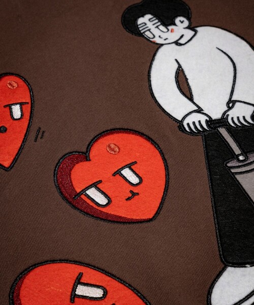 FREAK'S STORE（フリークスストア）の「Kurt Wu/カート ウー 別注 風船BOY CREW 刺繍 SWEAT/刺繍デザイン クルーネックスウェット（スウェット・メンズ・ブラウン/グレー/ホワイト/ブラック・X-LARGE/LARGE/MEDIUM）」の18枚目の写真