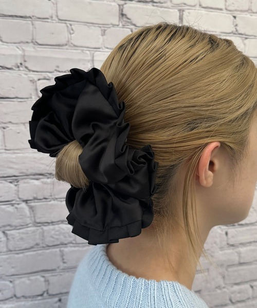 poiregnee（ポワニェ）の「［select］フリルサテンシュシュ（シュシュ・レディース・パープル/アイボリー/ブラック・FREE）」の2枚目の写真