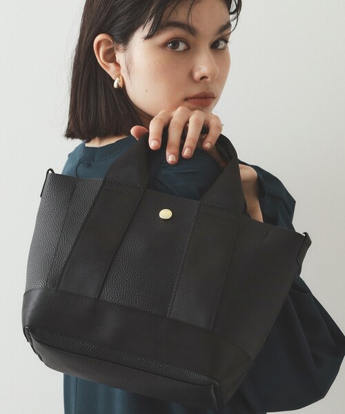 OPAQUE.CLIP（オペークドットクリップ）の「◆【2WAY】シュリンク合皮コンビミドルショルダーバッグ（ショルダーバッグ・レディース・ブラック/ベージュ/シルバー・00）」の4枚目の写真