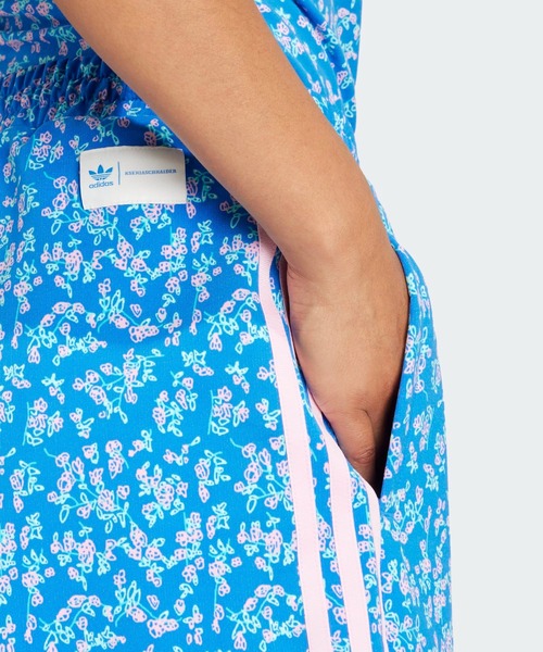 [ADIDAS] ハーフパンツ KSENIASCHNAIDER グラフィック adidas（アディダス）の「KSENIASCHNAIDER グラフィックプリント