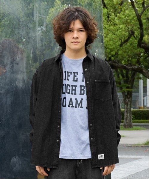 GLAZOS（グラソス）の「デニムシャツ（シャツ/ブラウス・キッズ・ブラック/ライトブルー・S/M/L/LL）」の2枚目の写真