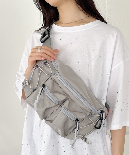wears(ウェアーズ)の「ドロストポケットボディバッグ/ウエストバッグ(ショルダーバッグ・レディース・グレー/カーキ/ブラック/ベージュ・FREE)」の2枚目の写真