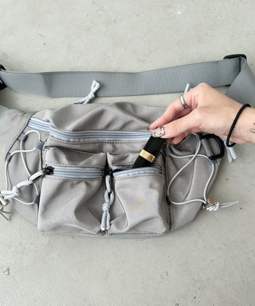 wears(ウェアーズ)の「ドロストポケットボディバッグ/ウエストバッグ(ショルダーバッグ・レディース・グレー/カーキ/ブラック/ベージュ・FREE)」の9枚目の写真