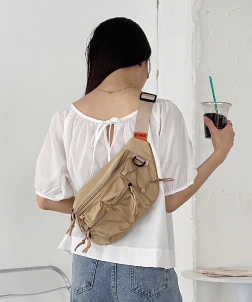 wears(ウェアーズ)の「ドロストポケットボディバッグ/ウエストバッグ(ショルダーバッグ・レディース・グレー/カーキ/ブラック/ベージュ・FREE)」の17枚目の写真