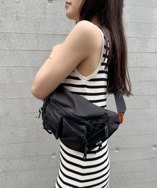 早い者勝ちです‼️alo ボディバッグ・ウエストポーチ ブラック alo yoga アローヨガ ボディバッグの通販 by r｜ラクマ