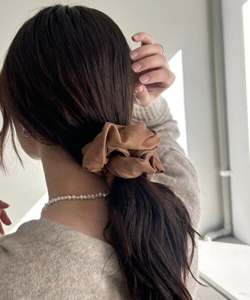 mystic（ミスティック）の「フェイクスウェードシュシュ（ブローチ/コサージュ・レディース・ブラック/ブラウン・ONE SIZE）」の7枚目の写真