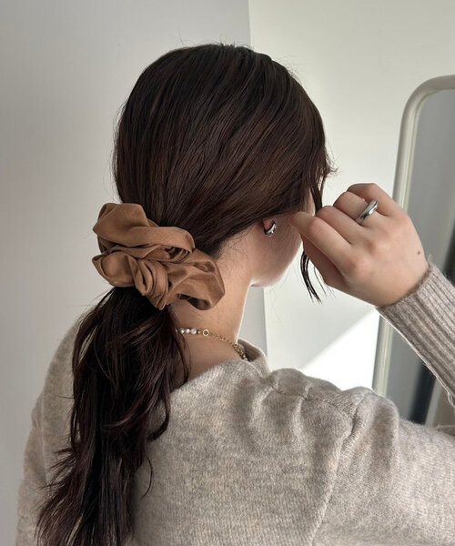 mystic（ミスティック）の「フェイクスウェードシュシュ（ブローチ/コサージュ・レディース・ブラック/ブラウン・ONE SIZE）」の9枚目の写真