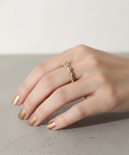 ankh+(アンクプラス)の「《ねじれた美の調和》ツイストロープリング(リング・レディース・ゴールド/シルバー・ONE SIZE)」の1枚目の写真
