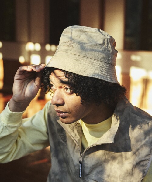 umbro アンブロ ICONIC BUCKET HAT Amazon.com: Umbro x AKOMPLICE World Peace Bucket Hat, Multi