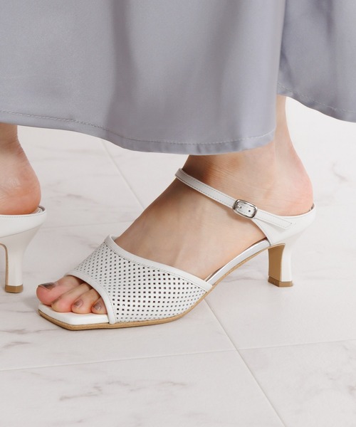 HIMIKO(ヒミコ)の「【Made in Japan】【HIMIKO】パンチングレザーヒールミュールサンダル/651218(サンダル・レディース・ネイビー/イエロー/アイボリー・23.0cm/25.5cm/24.5cm/23.5cm/22.0cm/21.5cm/25.0cm/24.0cm/22.5cm)」の17枚目の写真