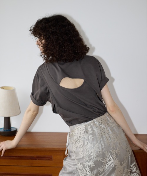 AIC.（エーアイシー）の「【再入荷】バックレイヤードフィットTシャツ（Tシャツ/カットソー・レディース・オフホワイト/チャコールグレー/ブラック・FREE）」の3枚目の写真