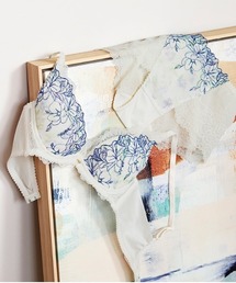 AMOSTYLE BY Triumph（アモスタイルバイトリンプ）の「チャーミングラマー スリムライン DeepV ブラジャー ハーバルガーデン【B,C,Dサイズ】AMST1499 WHU JX（ブラジャー・レディース）」