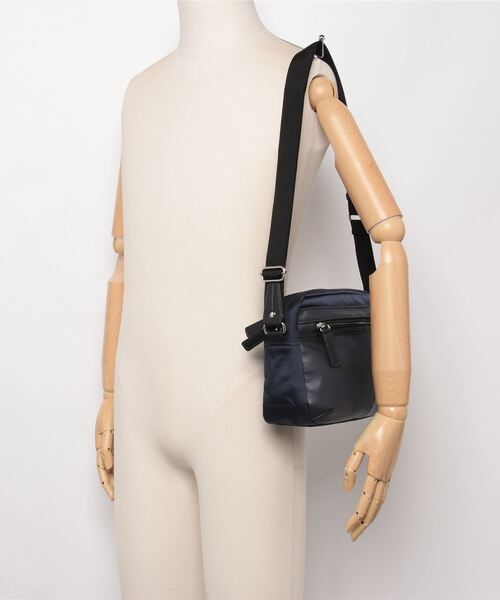 L.E.D.BITES（エルイーディーバイツ）の「コンビネーション素材　ショルダーバッグ　横型（ショルダーバッグ・メンズ・ブルー/ブラック・ONE SIZE）」の6枚目の写真