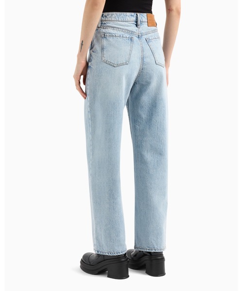 ARMANI EXCHANGE（アルマーニエクスチェンジ）の「【A|X アルマーニ エクスチェンジ】ライトブルーウォッシュ　デニムパンツ_J38 RELAXED（デニムパンツ・レディース・インディゴブルー・24inch/25inch/26inch/27inch/28inch/29inch）」の2枚目の写真