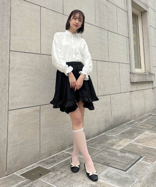 F i.n.t(フィント)の「フリル使いランダムヘムミニスカート/ fint フィント(スカート・レディース・ブラック/オフホワイト・FREE)」の13枚目の写真