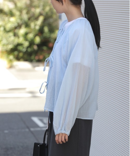 HONEYSUCKLE ROSE（ハニーサックルローズ）の「【HONEYSUCKLE ROSE】2WAYリボンブラウス（シャツ/ブラウス・レディース・オフホワイト/ブルー/ダークグレー・M/L）」の5枚目の写真