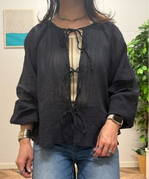 HONEYSUCKLE ROSE（ハニーサックルローズ）の「【HONEYSUCKLE ROSE】2WAYリボンブラウス（シャツ/ブラウス・レディース・オフホワイト/ブルー/ダークグレー・M/L）」の18枚目の写真