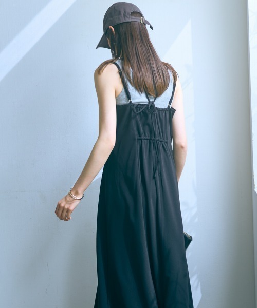 slattgir（スラットジール）の「高身長　カットジョーゼットキャミソールワンピース（トールサイズ）Essenave≪動画あり≫（ワンピース・レディース・グレイッシュベージュ/ブラック/チャコールグレー・LL/3L/4L/5L/M/L）」の4枚目の写真