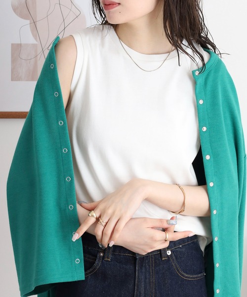 atONE（アットワン）の「ラウンドネックノースリーブトップス（Tシャツ/カットソー・レディース・チャコールグレー/杢グレー/オフホワイト/ブラック/カーキ/グレイッシュベージュ・M/L/LL/3L/4L）」の2枚目の写真