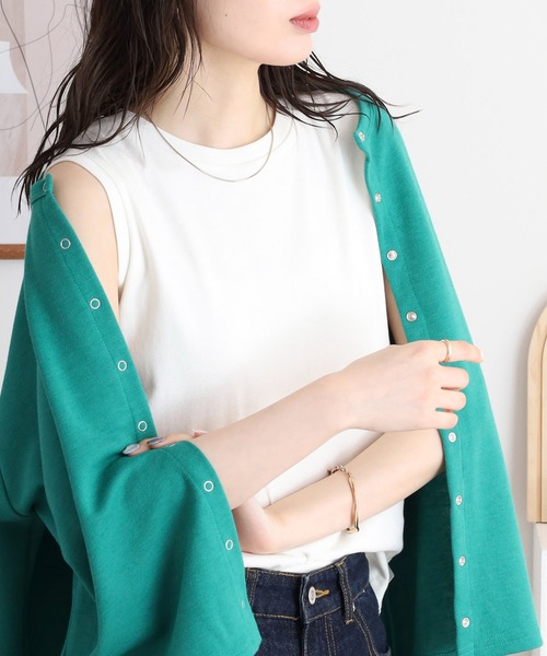 atONE（アットワン）の「ラウンドネックノースリーブトップス（Tシャツ/カットソー・レディース・チャコールグレー/杢グレー/オフホワイト/ブラック/カーキ/グレイッシュベージュ・M/L/LL/3L/4L）」の7枚目の写真