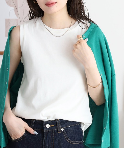 atONE（アットワン）の「ラウンドネックノースリーブトップス（Tシャツ/カットソー・レディース・チャコールグレー/杢グレー/オフホワイト/ブラック/カーキ/グレイッシュベージュ・M/L/LL/3L/4L）」の8枚目の写真