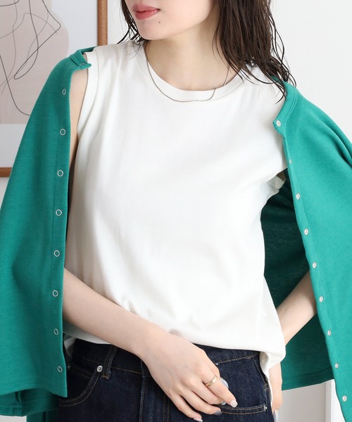 atONE（アットワン）の「ラウンドネックノースリーブトップス（Tシャツ/カットソー・レディース・チャコールグレー/杢グレー/オフホワイト/ブラック/カーキ/グレイッシュベージュ・M/L/LL/3L/4L）」の9枚目の写真